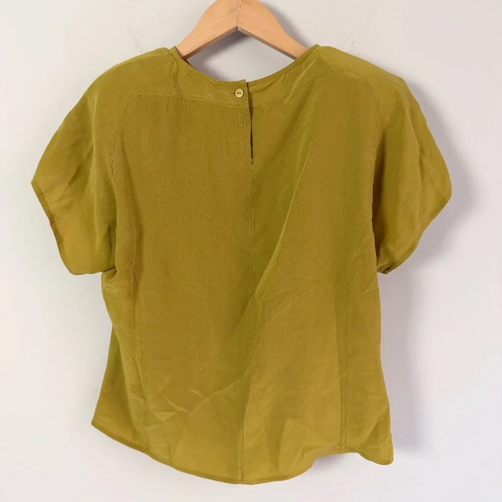 2/$30 Sunny Leigh 100% Silk Short Sleeve Top Small - Picture 1 of 4